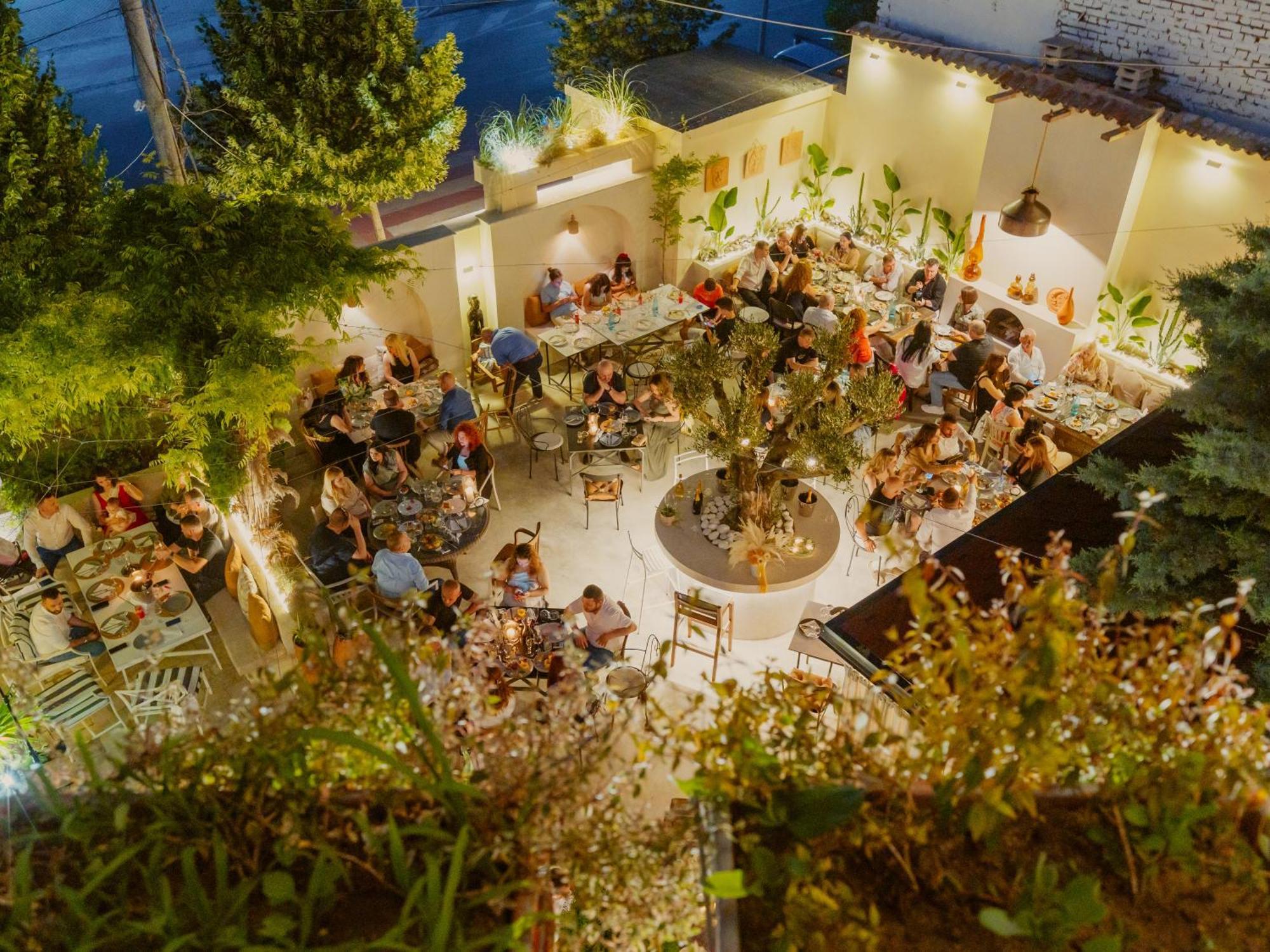 Barba Boutique Hotel Korça Exteriör bild