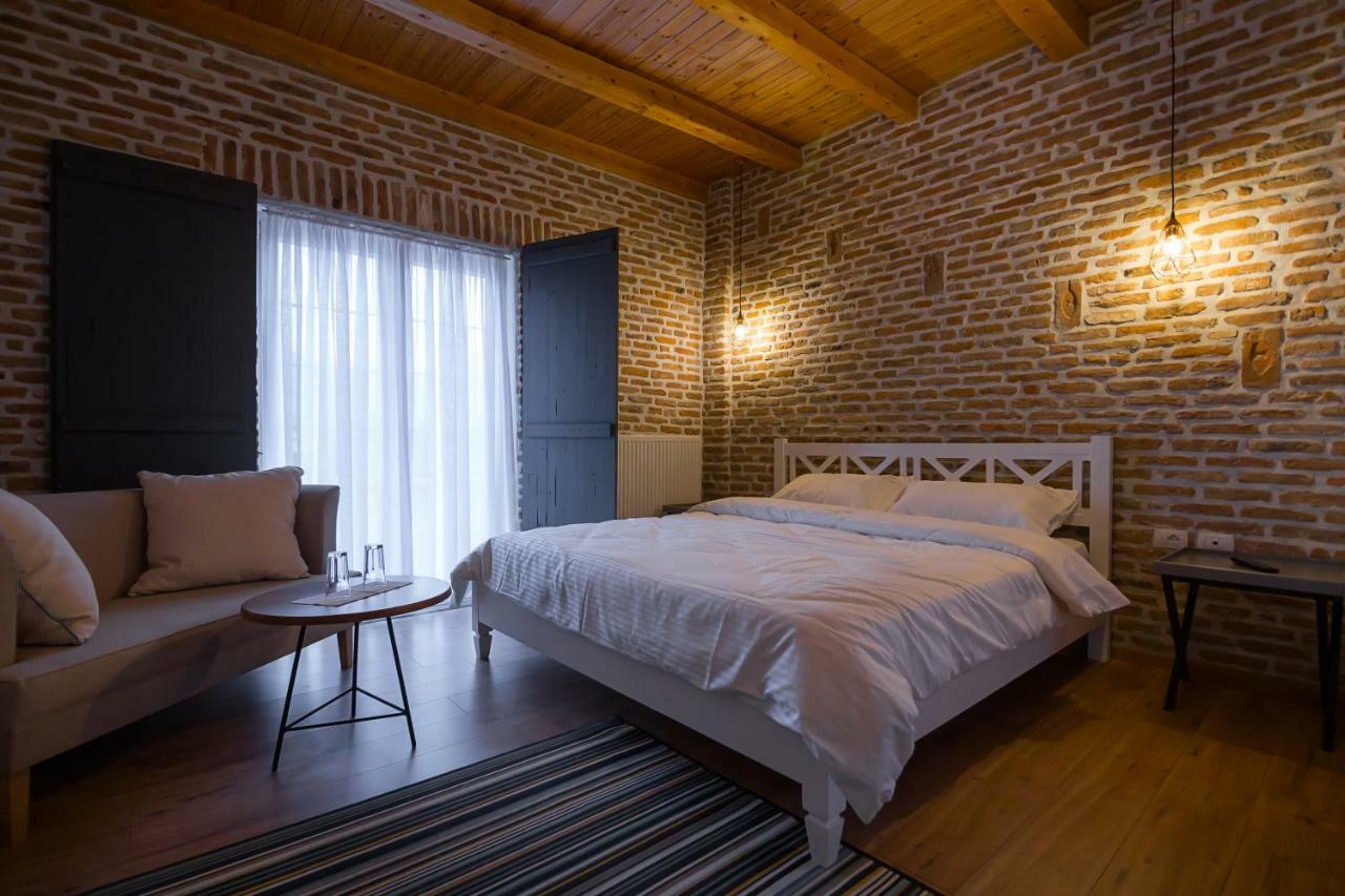 Barba Boutique Hotel Korça Exteriör bild