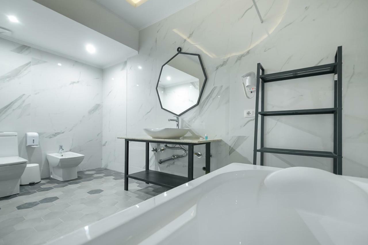 Barba Boutique Hotel Korça Exteriör bild