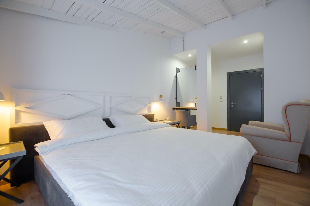Barba Boutique Hotel Korça Exteriör bild