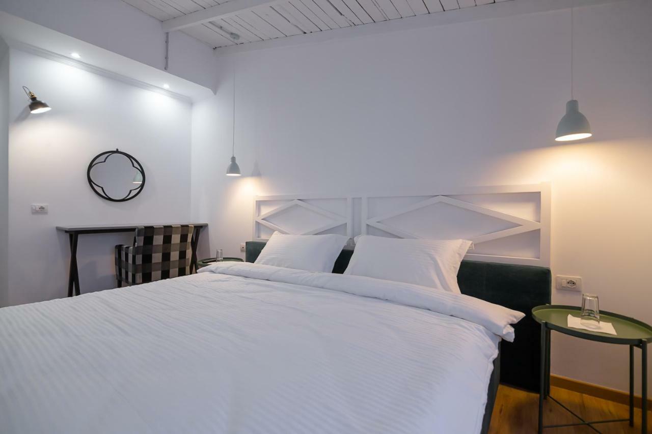 Barba Boutique Hotel Korça Exteriör bild